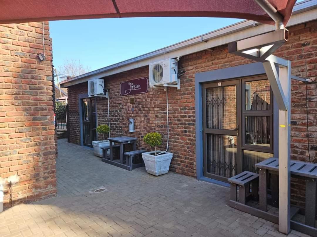 7A Jameson Guesthouse Kimberley Exteriör bild